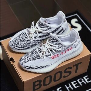 Yeezy Boost 350 V2 Zebra